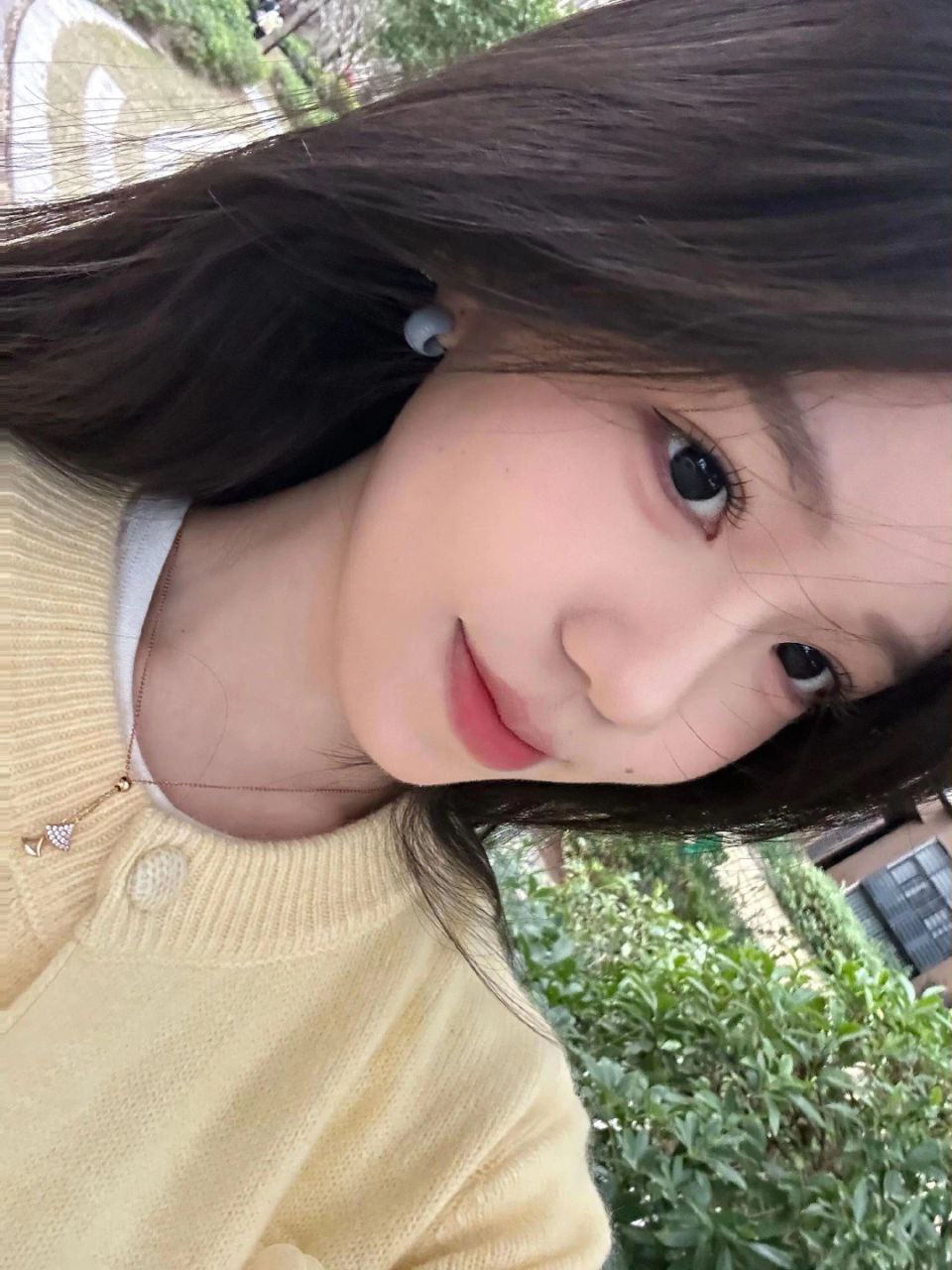 黑金骑士降临！王安宇用配饰杀疯时尚圈，这波高级感你接得住吗？