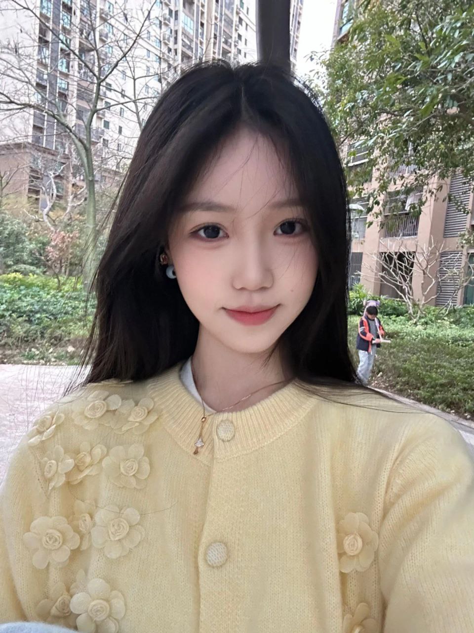 《小咪走路好奇怪！全网围观“猫步翻车现场”，网友：这猫是喝醉了吗？》