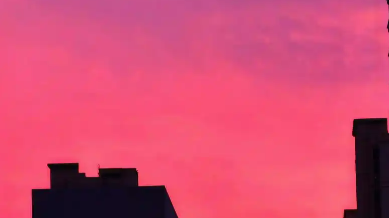 天空被“打翻”的腮红盘！英国多地惊现持续数日粉红雾，气象局解释浪漫背后是科学