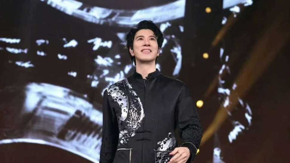 王力宏演唱会惊现“钢铁舞团”！6台国产机器人空翻炸场，人类伴舞要失业了？