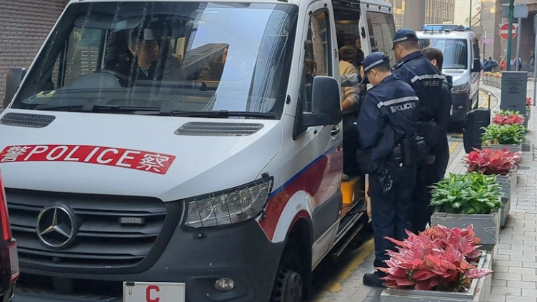 香港闹市惊现“10亿日元劫案”！43岁内地男子落网，背后竟是“熟人作案”？