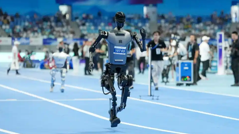 破局2025：读懂“顶压前行”背后的中国经济韧性密码