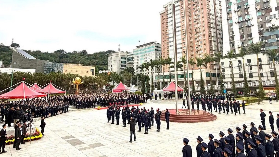 澳门回归26周年：金莲花广场的五星红旗，见证“一国两制”的璀璨答卷