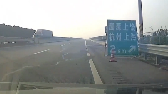 “药驾”猛于虎！一粒感冒药，让他高速上“秒睡”撞护栏，这个隐形杀手你了解多少？