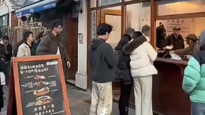 伦敦一碗胡辣汤卖130元!郑州小伙的“天价早餐”凭什么火出国门?