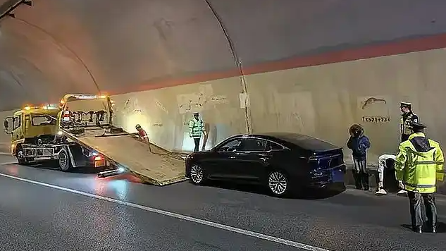 生死时速490公里！当刹车与定速巡航同时失灵，这3个保命动作你必须知道