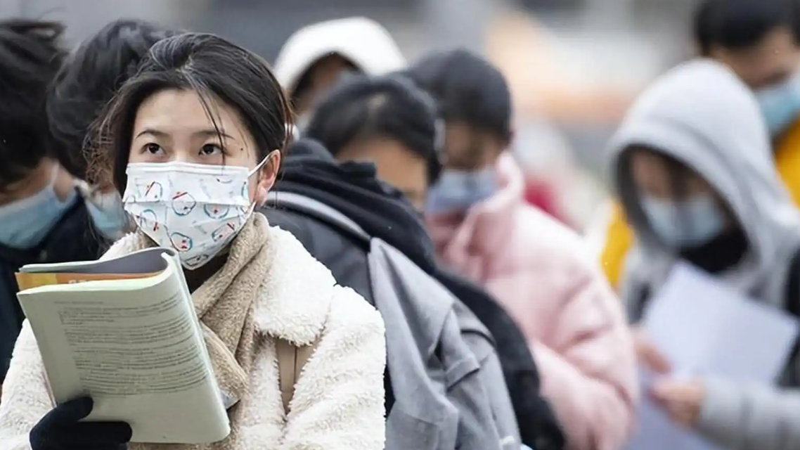 考研首日寒潮来袭：考场外的“冰与火之歌”，谁在风雪中为梦想而战？