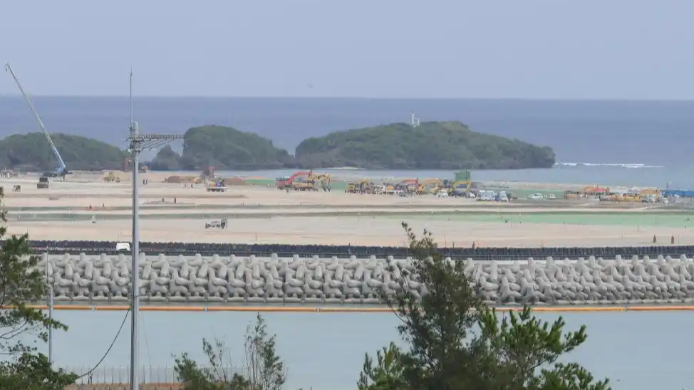 美军基地大门紧闭，日本调查请求被“打脸”：冲绳水污染真相何时能见天日？