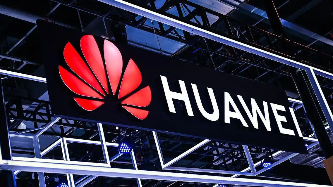 华为新机充电爆炸，售后“看图断案”：消费者权益的“电池”还剩几格电？