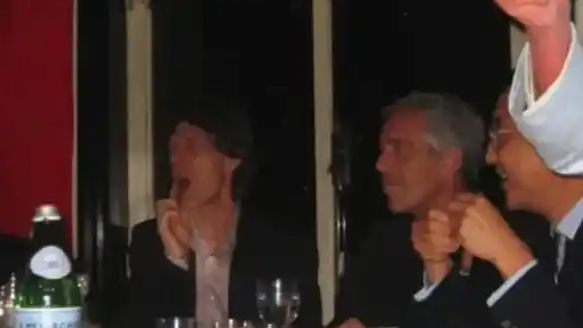 克林顿泳池照曝光!30万页爱泼斯坦档案揭开美国权贵圈最隐秘派对