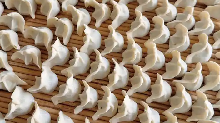 冬至不端饺子碗,冻掉耳朵没人管?数九寒天里,这些老祖宗的“御寒智慧”比暖气还管用!