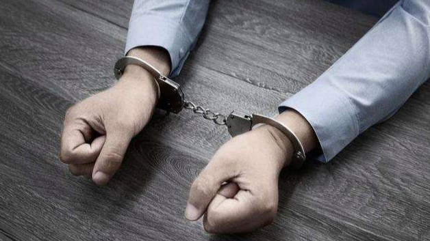 直播不是法外之地!网红煽动“人肉”保安被拘,流量狂欢的底线在哪里?