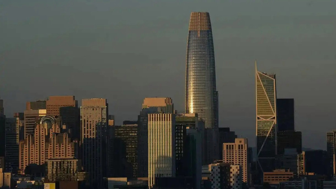 旧金山一夜“黑灯瞎火”：12.5万人断电背后，是城市“血管”的老化还是天灾预警？